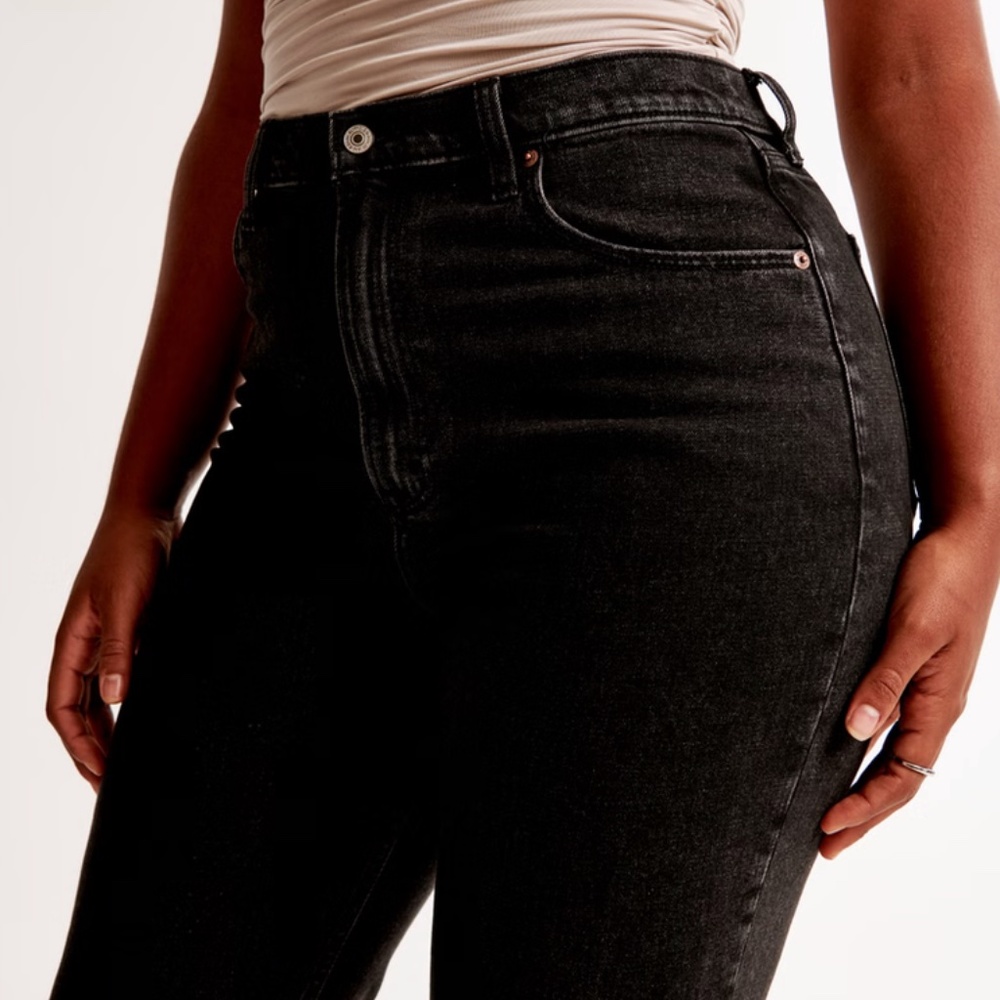 Abercrombie Curve Love Ultra High Rise Ankle Straight Jean - Picture 2 of 7